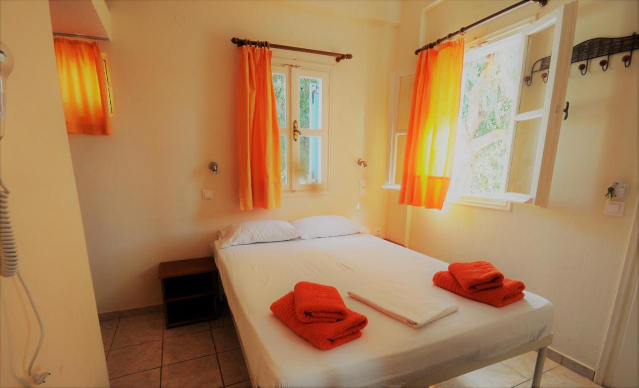 Santorini Camping/Rooms Φηρά Εξωτερικό φωτογραφία