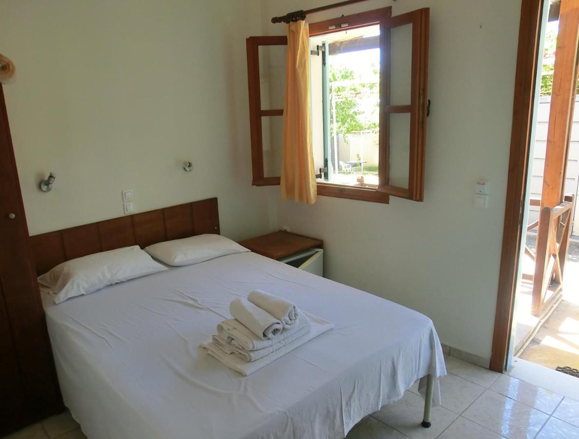 Santorini Camping/Rooms Φηρά Εξωτερικό φωτογραφία