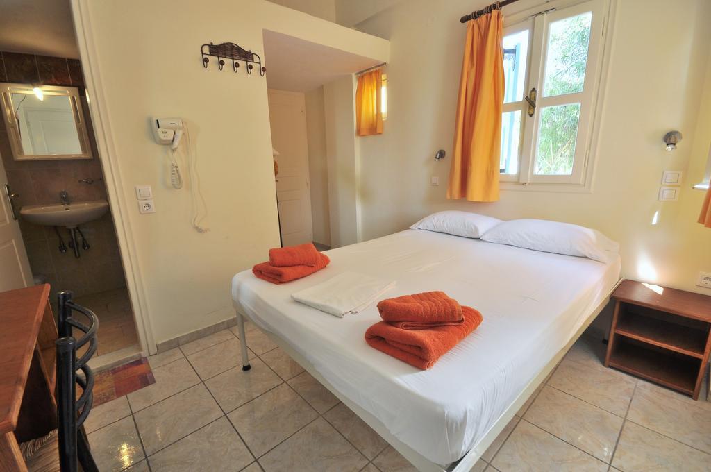 Santorini Camping/Rooms Φηρά Εξωτερικό φωτογραφία